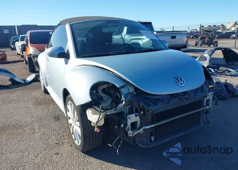 2010 Volkswagen New Beetle 2.5L z USA, uszkodzony, nr VIN 3VWRG3AL1AM003854